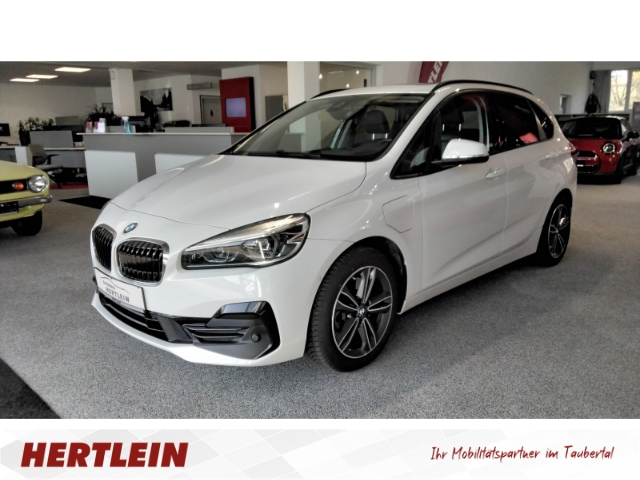225 XE Sport Line Active Tourer XE iPerformance Park-Assistent